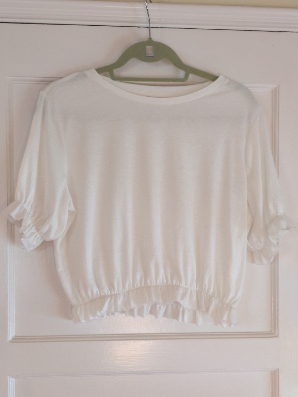 ✨ 4/$15 Poof! White Ruffle Sleeve Cropped Pullover Top